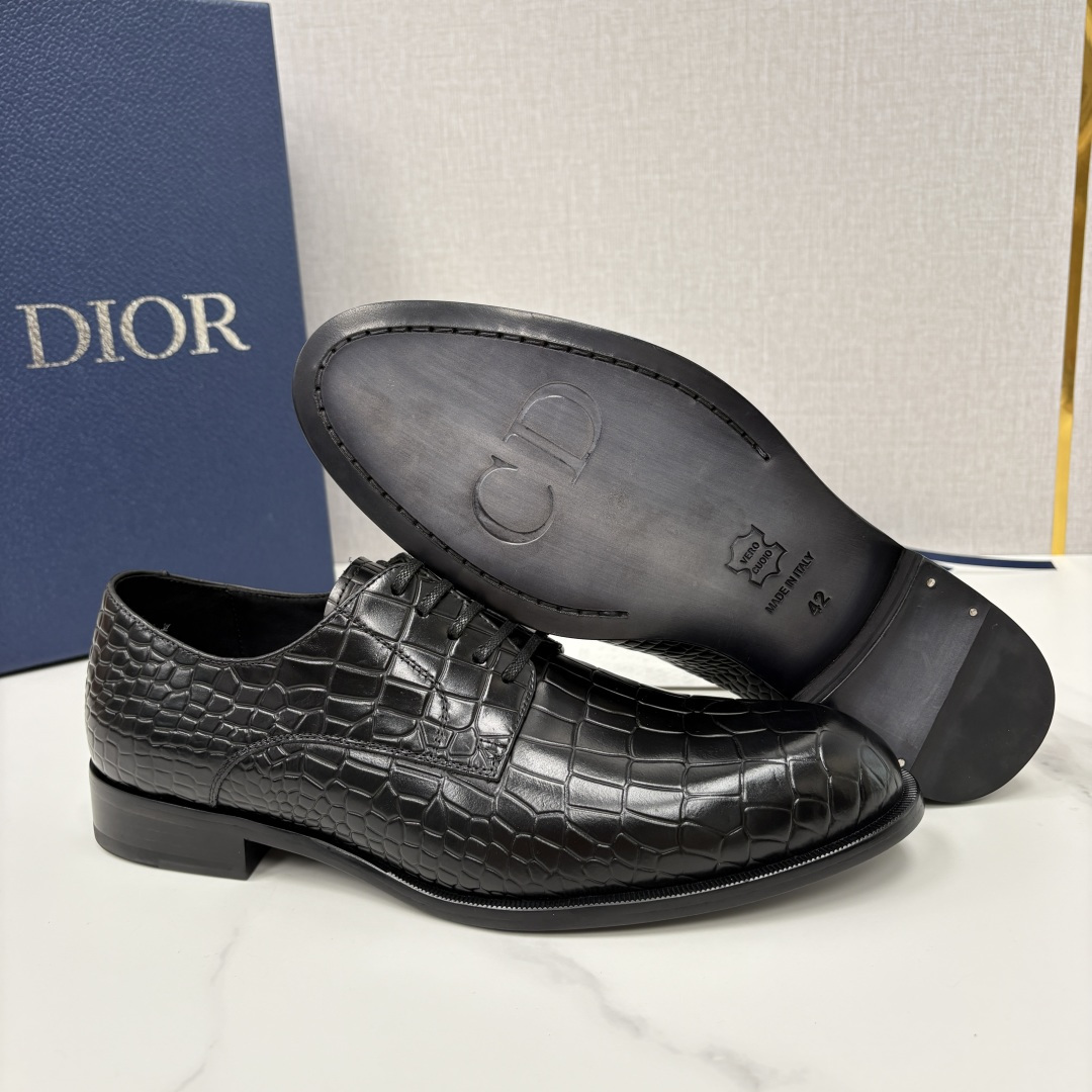 💋💍CD新品 迪～奥 最新款男士正装鞋皮鞋，官方12,500 这款DIOR男士正装皮鞋是高端商务与奢雅格