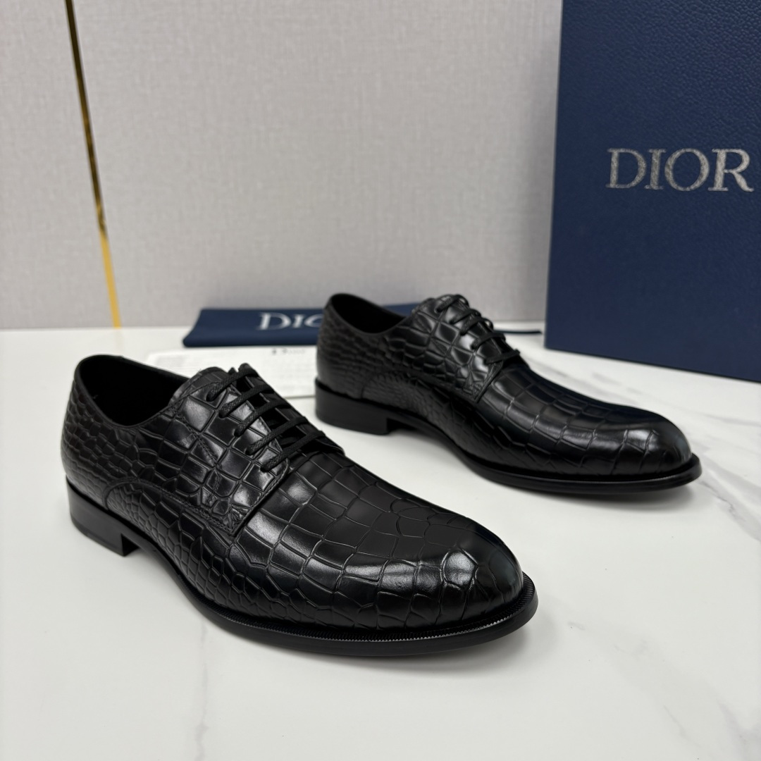 💋💍CD新品 迪～奥 最新款男士正装鞋皮鞋，官方12,500 这款DIOR男士正装皮鞋是高端商务与奢雅格