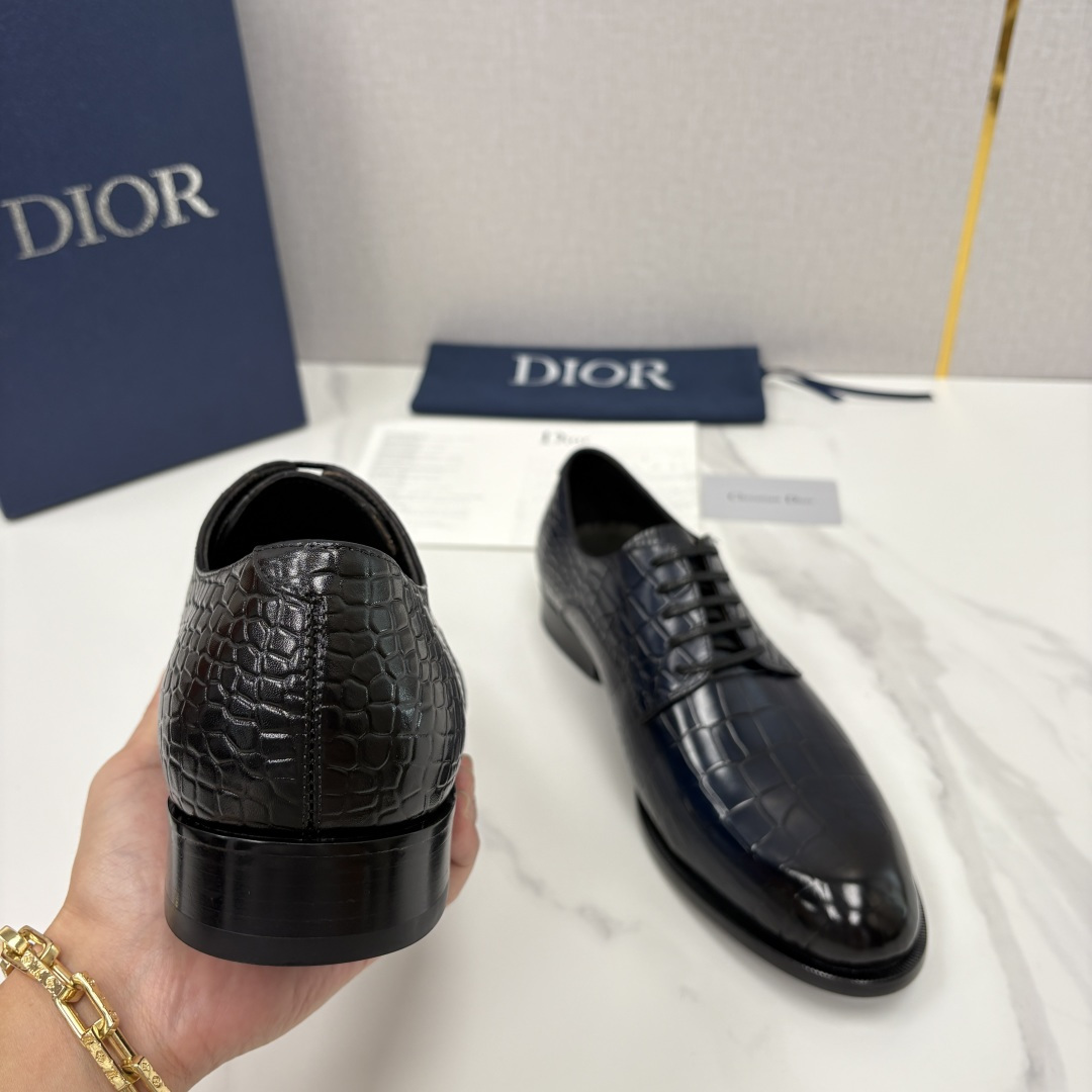 💋💍CD新品 迪～奥 最新款男士正装鞋皮鞋，官方12,500 这款DIOR男士正装皮鞋是高端商务与奢雅格