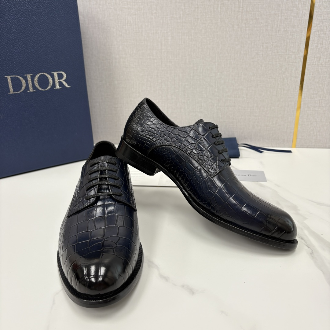 💋💍CD新品 迪～奥 最新款男士正装鞋皮鞋，官方12,500 这款DIOR男士正装皮鞋是高端商务与奢雅格