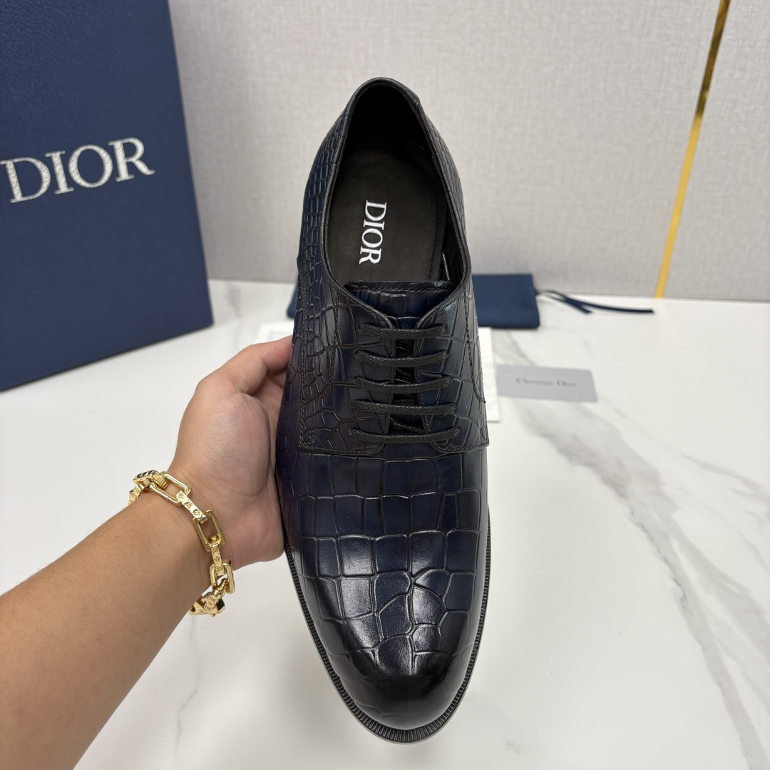 💋💍CD新品 迪～奥 最新款男士正装鞋皮鞋，官方12,500 这款DIOR男士正装皮鞋是高端商务与奢雅格