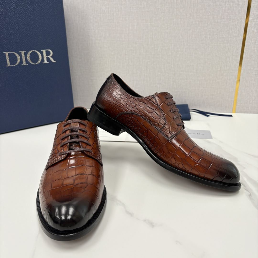 💋💍CD新品 迪～奥 最新款男士正装鞋皮鞋，官方12,500 这款DIOR男士正装皮鞋是高端商务与奢雅格