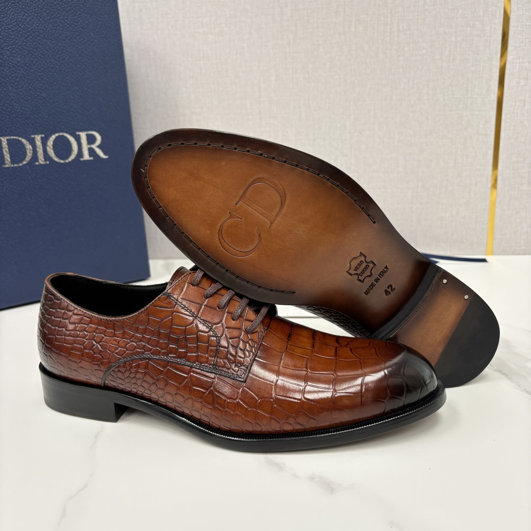 💋💍CD新品 迪～奥 最新款男士正装鞋皮鞋，官方12,500 这款DIOR男士正装皮鞋是高端商务与奢雅格