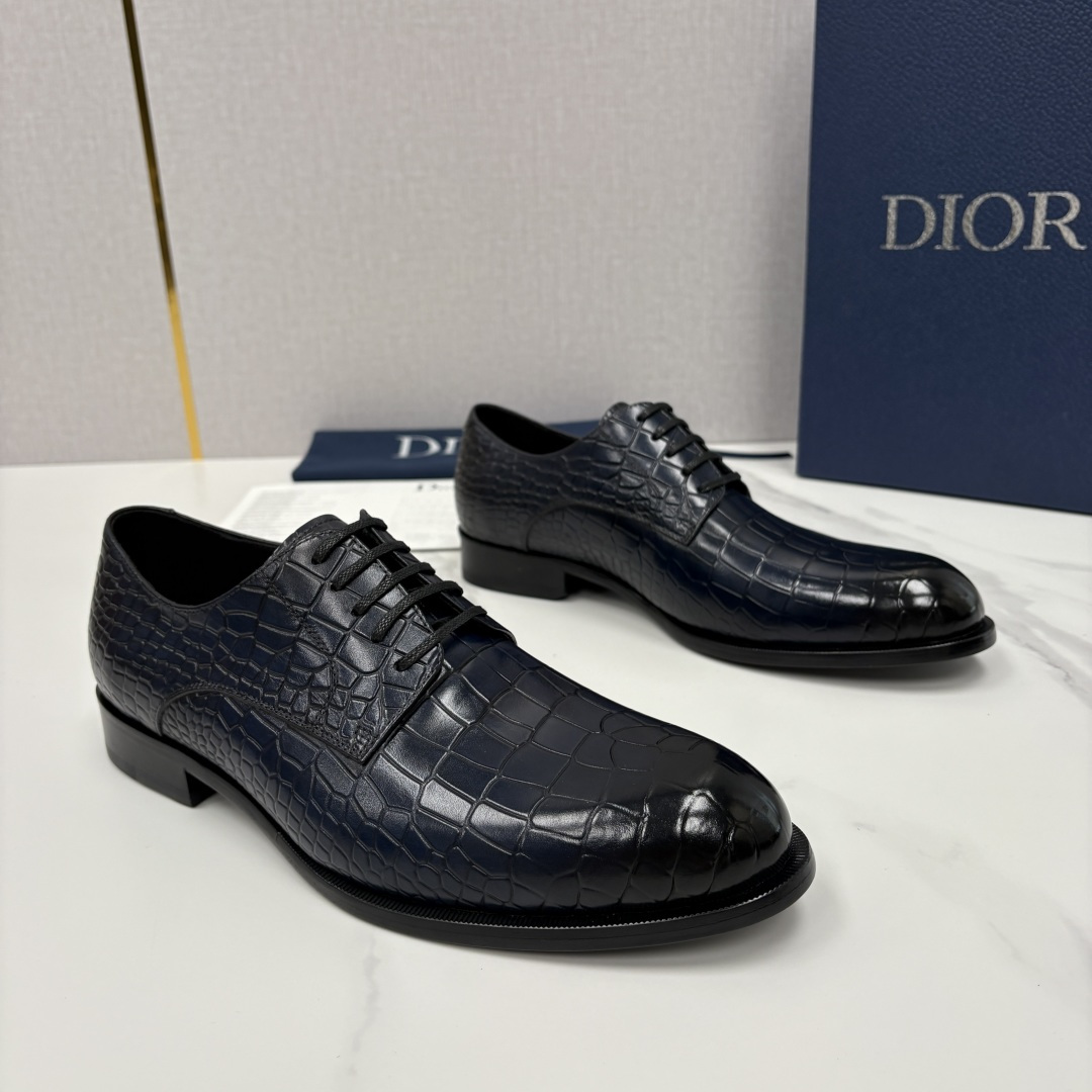 💋💍CD新品 迪～奥 最新款男士正装鞋皮鞋，官方12,500 这款DIOR男士正装皮鞋是高端商务与奢雅格
