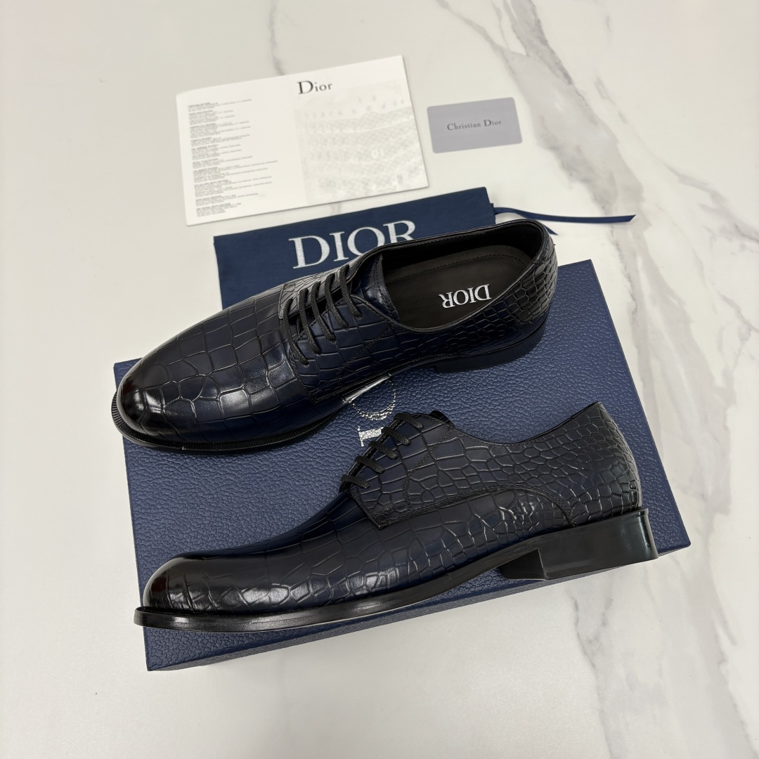 💋💍CD新品 迪～奥 最新款男士正装鞋皮鞋，官方12,500 这款DIOR男士正装皮鞋是高端商务与奢雅格