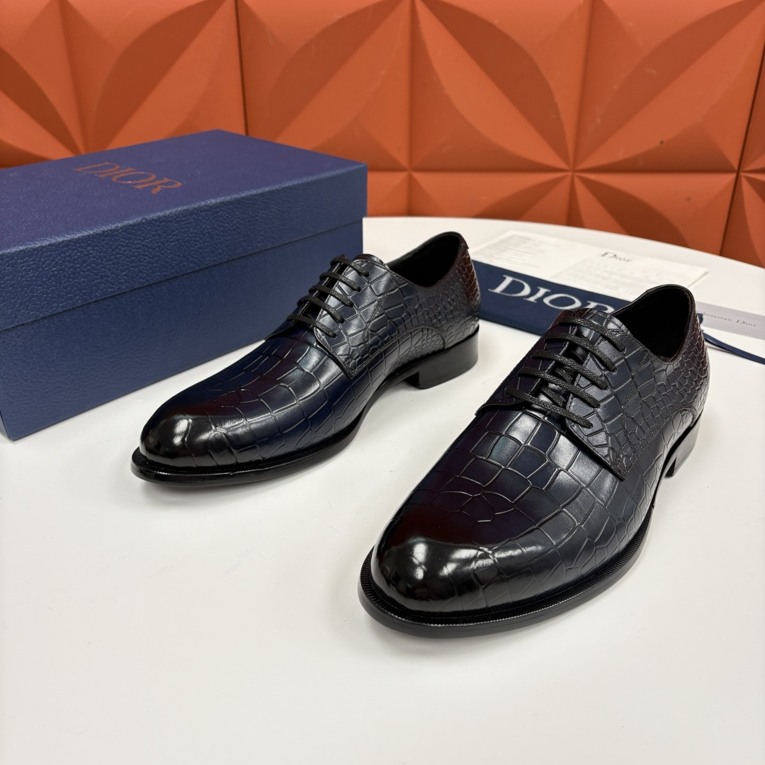 💋💍CD新品 迪～奥 最新款男士正装鞋皮鞋，官方12,500 这款DIOR男士正装皮鞋是高端商务与奢雅格