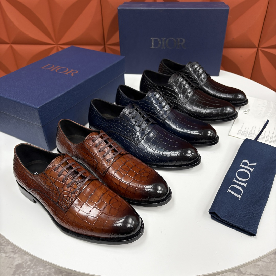 💋💍CD新品 迪～奥 最新款男士正装鞋皮鞋，官方12,500 这款DIOR男士正装皮鞋是高端商务与奢雅格