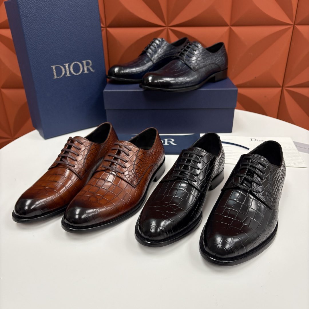 💋💍CD新品 迪～奥 最新款男士正装鞋皮鞋，官方12,500 这款DIOR男士正装皮鞋是高端商务与奢雅格