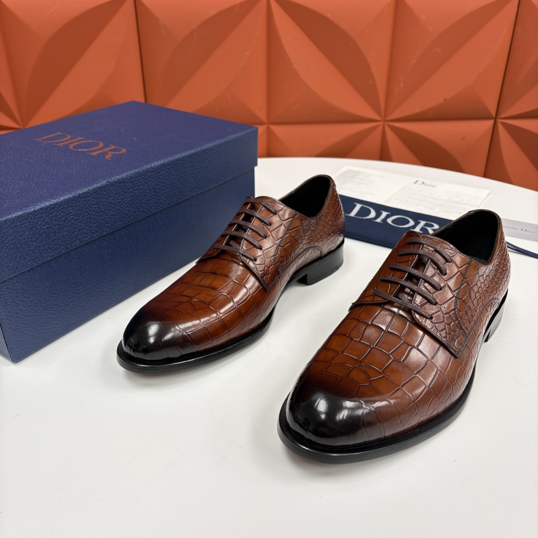 💋💍CD新品 迪～奥 最新款男士正装鞋皮鞋，官方12,500 这款DIOR男士正装皮鞋是高端商务与奢雅格