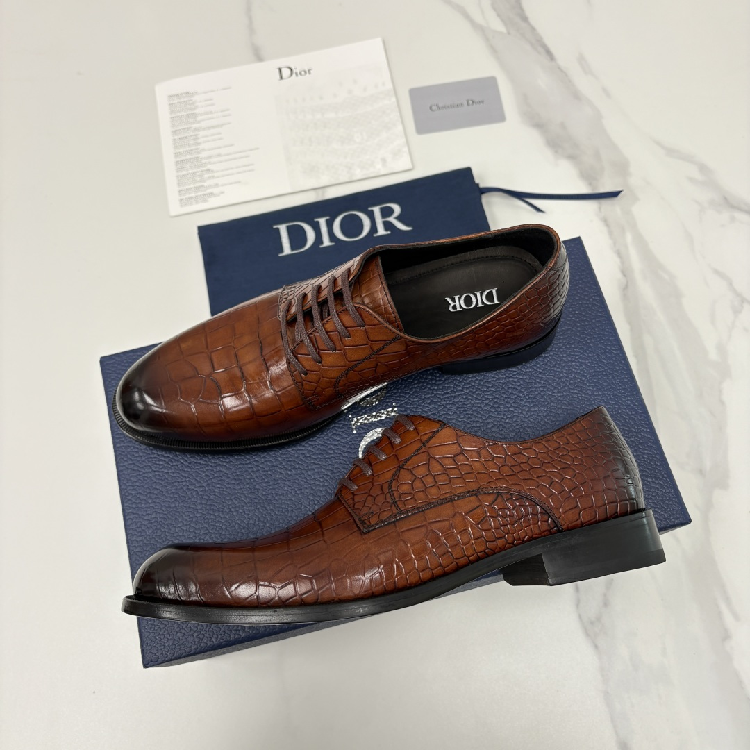 💋💍CD新品 迪～奥 最新款男士正装鞋皮鞋，官方12,500 这款DIOR男士正装皮鞋是高端商务与奢雅格