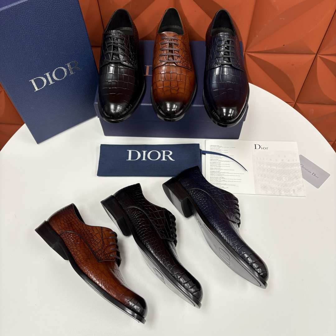 💋💍CD新品 迪～奥 最新款男士正装鞋皮鞋，官方12,500 这款DIOR男士正装皮鞋是高端商务与奢雅格