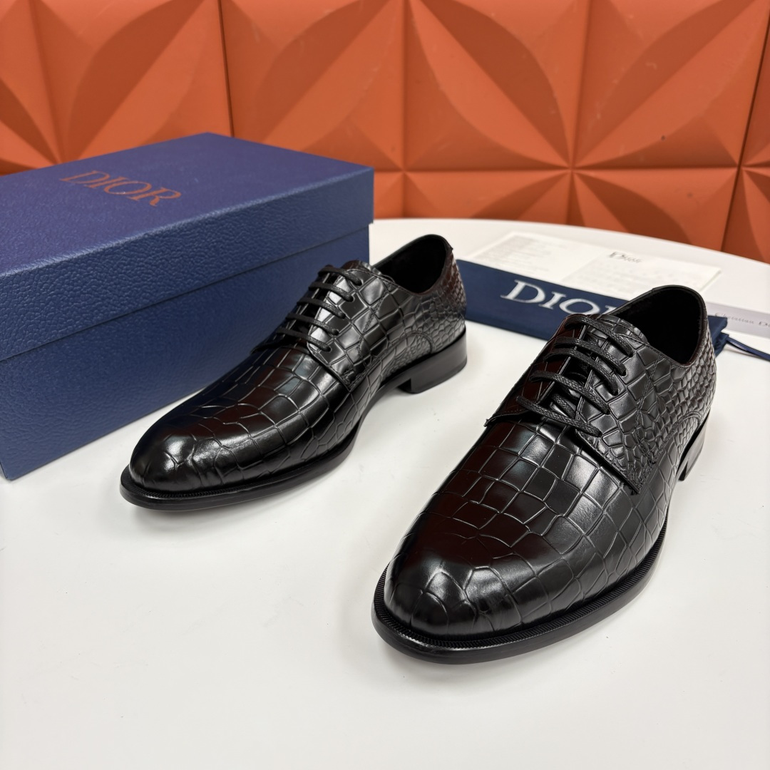 💋💍CD新品 迪～奥 最新款男士正装鞋皮鞋，官方12,500 这款DIOR男士正装皮鞋是高端商务与奢雅格