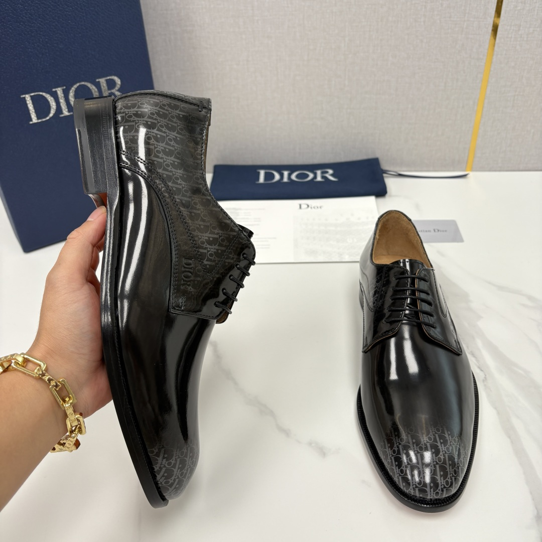💋💍CD新品 迪～奥 最新款男士正装鞋皮鞋，官方12,500 这款DIOR男士正装皮鞋是奢华质感与绅士格