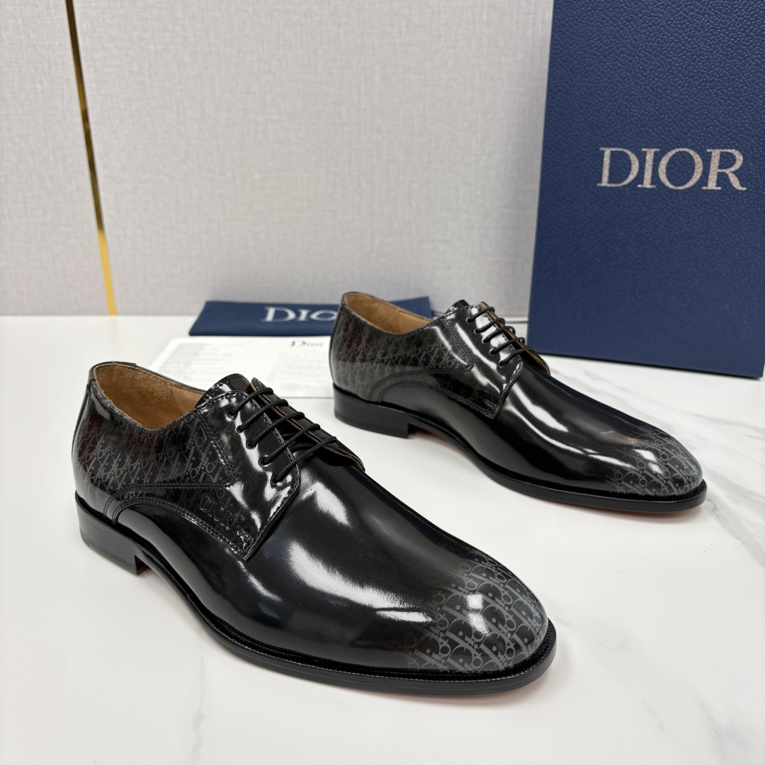 💋💍CD新品 迪～奥 最新款男士正装鞋皮鞋，官方12,500 这款DIOR男士正装皮鞋是奢华质感与绅士格