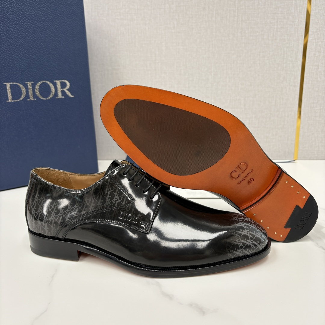 💋💍CD新品 迪～奥 最新款男士正装鞋皮鞋，官方12,500 这款DIOR男士正装皮鞋是奢华质感与绅士格