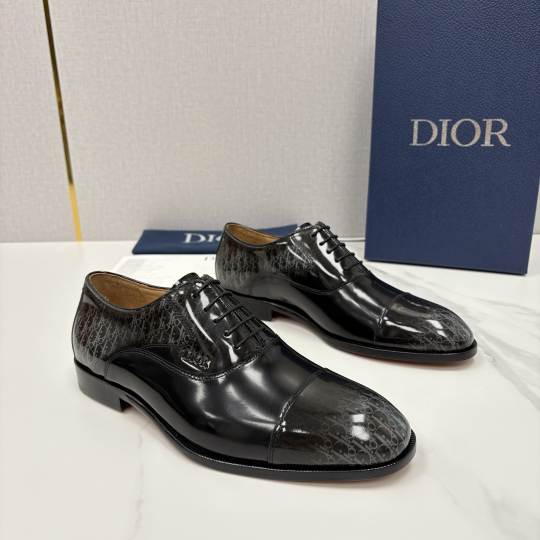 💋💍CD新品 迪～奥 最新款男士正装鞋皮鞋，官方12,500 这款DIOR男士正装皮鞋是奢华质感与绅士格