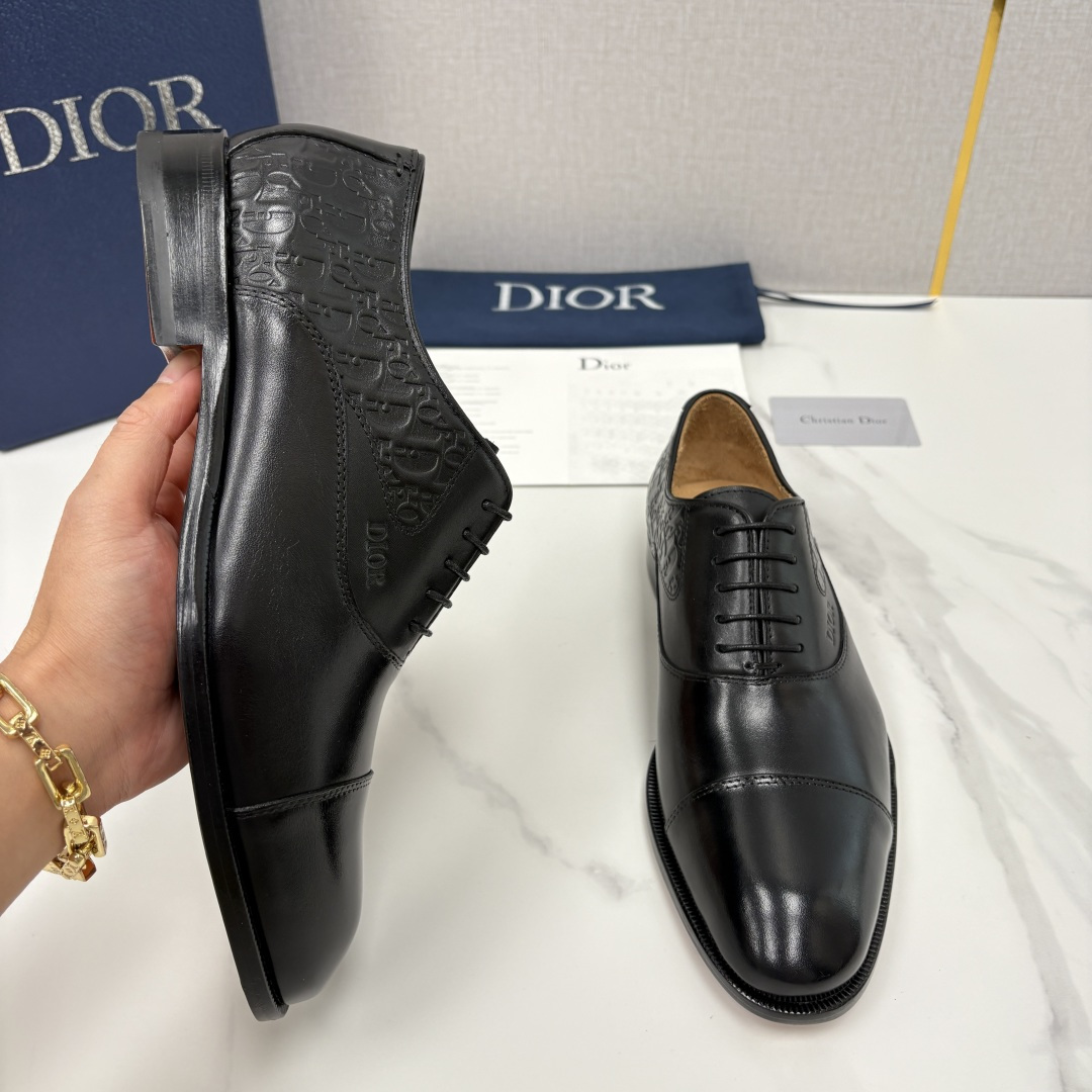 💋💍CD新品 迪～奥 最新款男士正装鞋皮鞋，官方12,500 这款DIOR男士正装皮鞋是奢华质感与绅士格