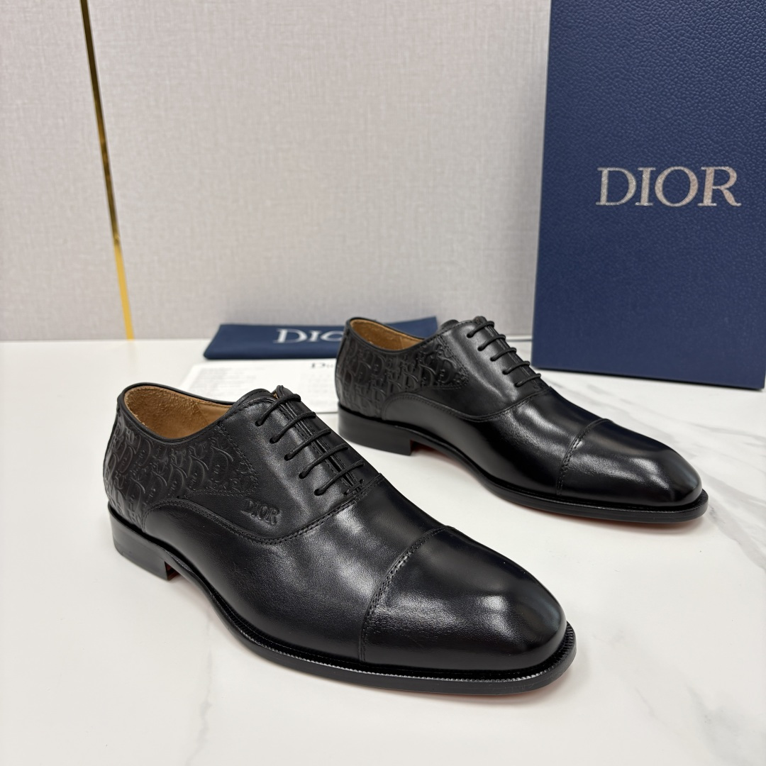 💋💍CD新品 迪～奥 最新款男士正装鞋皮鞋，官方12,500 这款DIOR男士正装皮鞋是奢华质感与绅士格