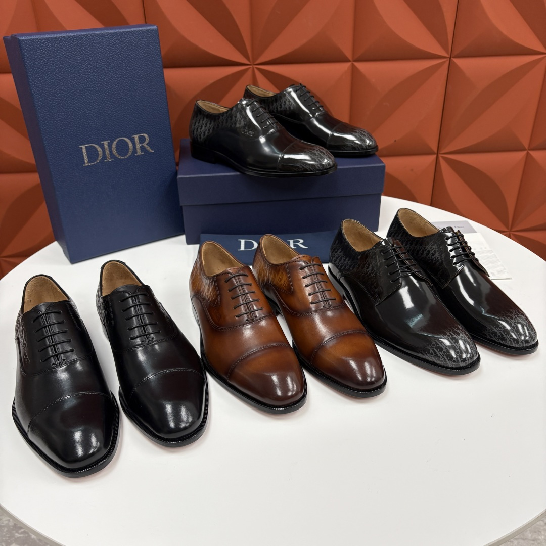 💋💍CD新品 迪～奥 最新款男士正装鞋皮鞋，官方12,500 这款DIOR男士正装皮鞋是奢华质感与绅士格