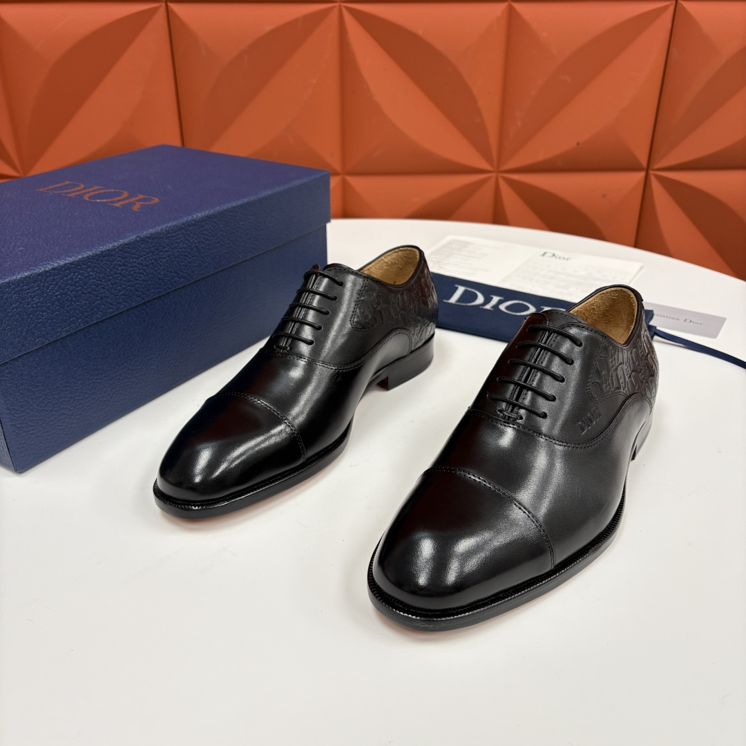 💋💍CD新品 迪～奥 最新款男士正装鞋皮鞋，官方12,500 这款DIOR男士正装皮鞋是奢华质感与绅士格