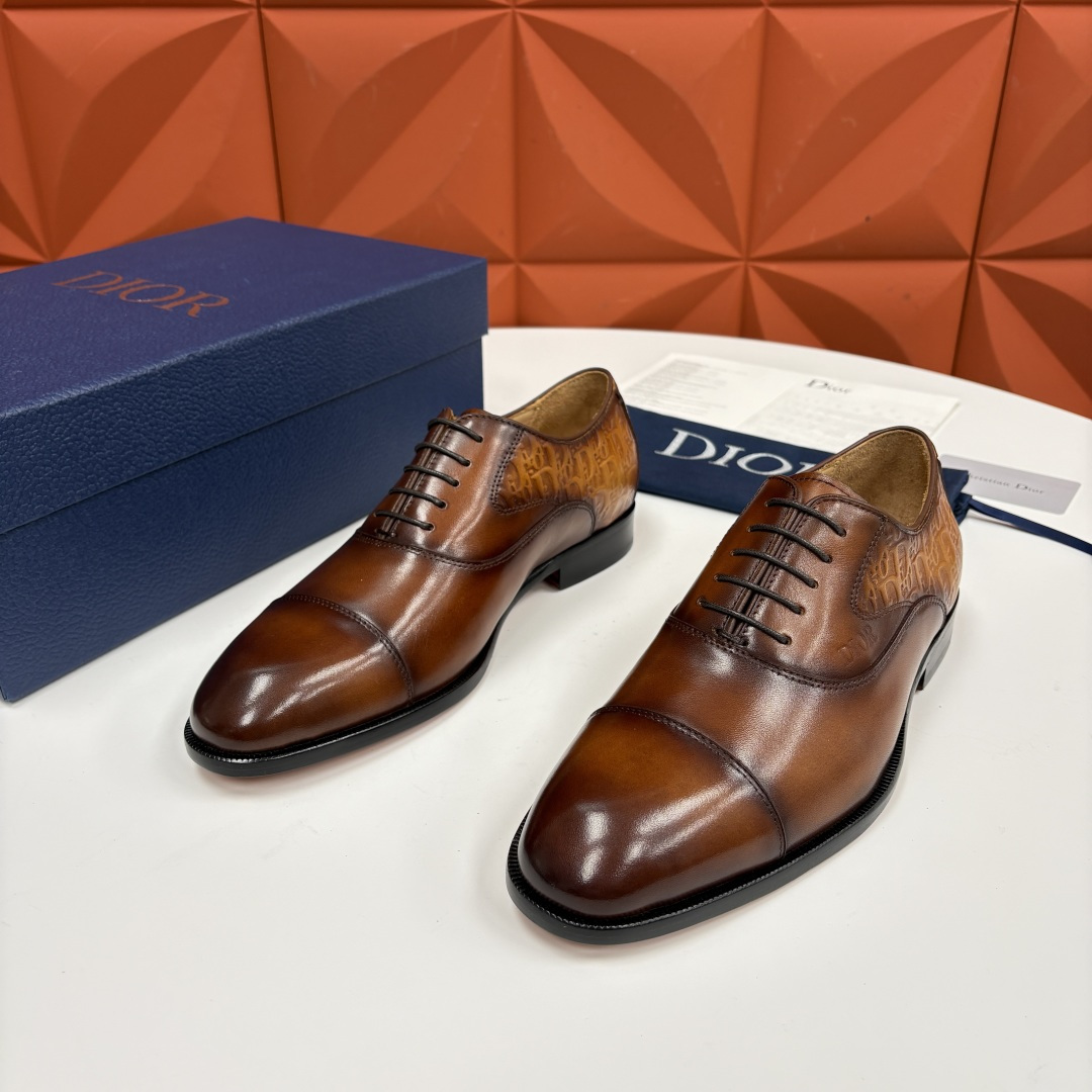 💋💍CD新品 迪～奥 最新款男士正装鞋皮鞋，官方12,500 这款DIOR男士正装皮鞋是奢华质感与绅士格