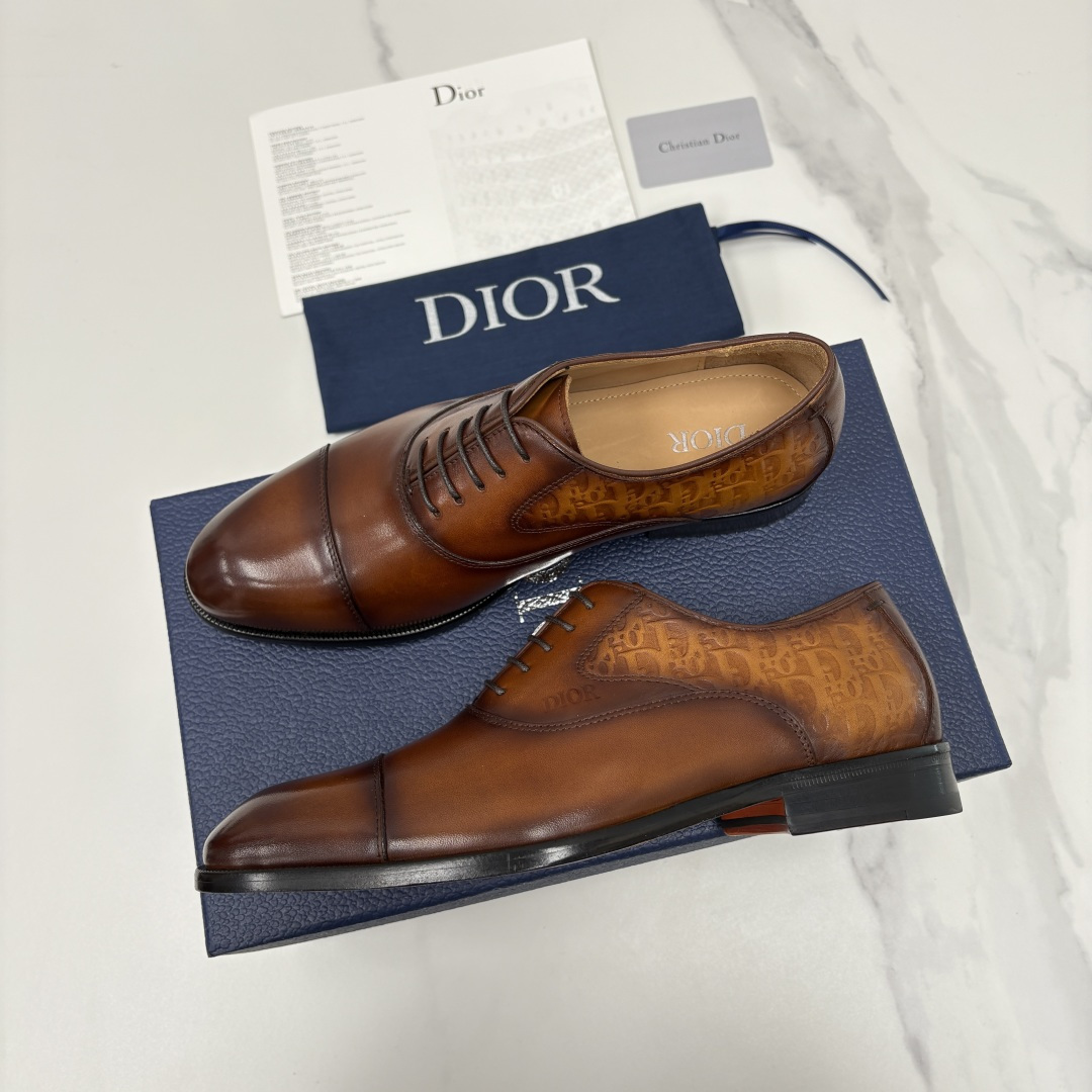 💋💍CD新品 迪～奥 最新款男士正装鞋皮鞋，官方12,500 这款DIOR男士正装皮鞋是奢华质感与绅士格