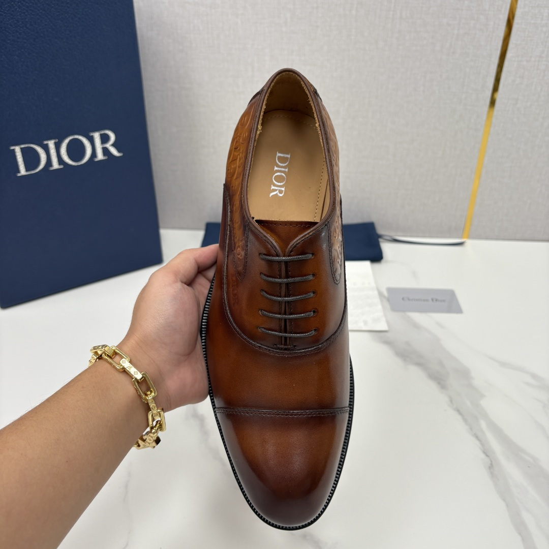 💋💍CD新品 迪～奥 最新款男士正装鞋皮鞋，官方12,500 这款DIOR男士正装皮鞋是奢华质感与绅士格