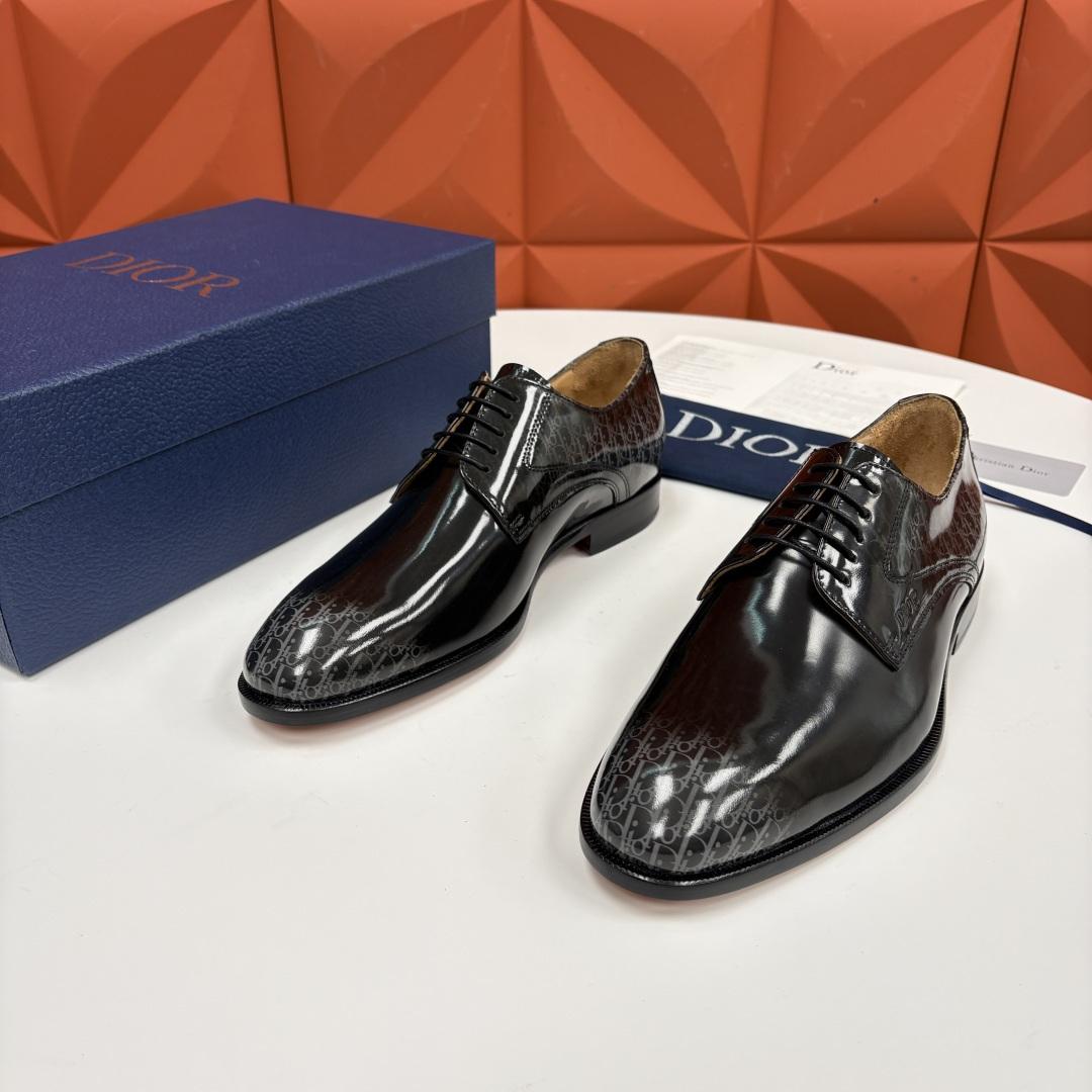 💋💍CD新品 迪～奥 最新款男士正装鞋皮鞋，官方12,500 这款DIOR男士正装皮鞋是奢华质感与绅士格