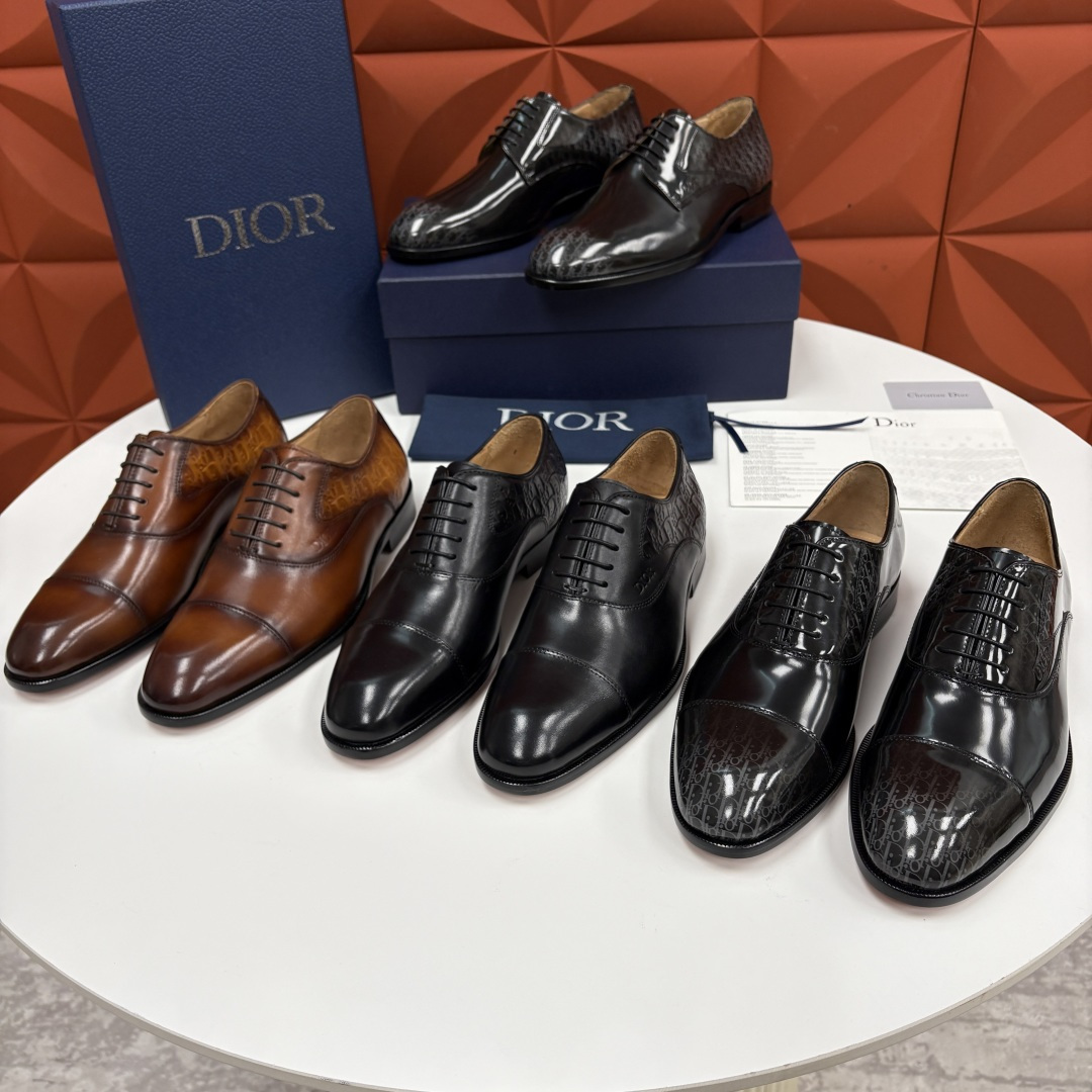 💋💍CD新品 迪～奥 最新款男士正装鞋皮鞋，官方12,500 这款DIOR男士正装皮鞋是奢华质感与绅士格