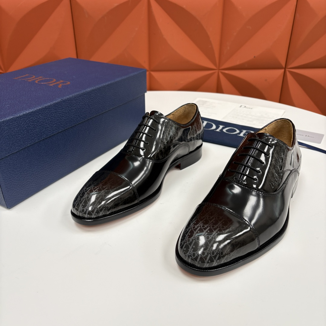 💋💍CD新品 迪～奥 最新款男士正装鞋皮鞋，官方12,500 这款DIOR男士正装皮鞋是奢华质感与绅士格