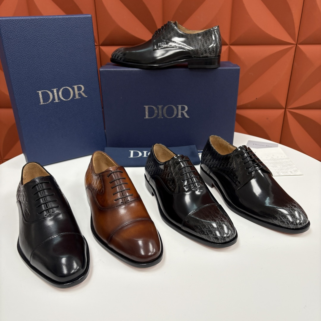 💋💍CD新品 迪～奥 最新款男士正装鞋皮鞋，官方12,500 这款DIOR男士正装皮鞋是奢华质感与绅士格