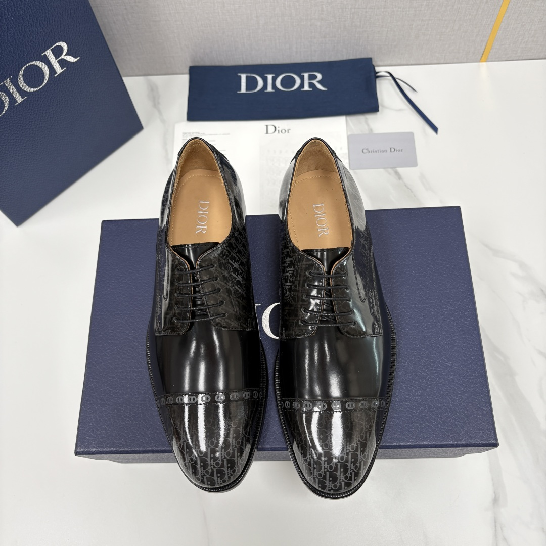 💋💍CD新品 迪～奥 最新款男士正装鞋皮鞋，官方12,500 这款DIOR男士正装皮鞋是奢华质感与绅士格