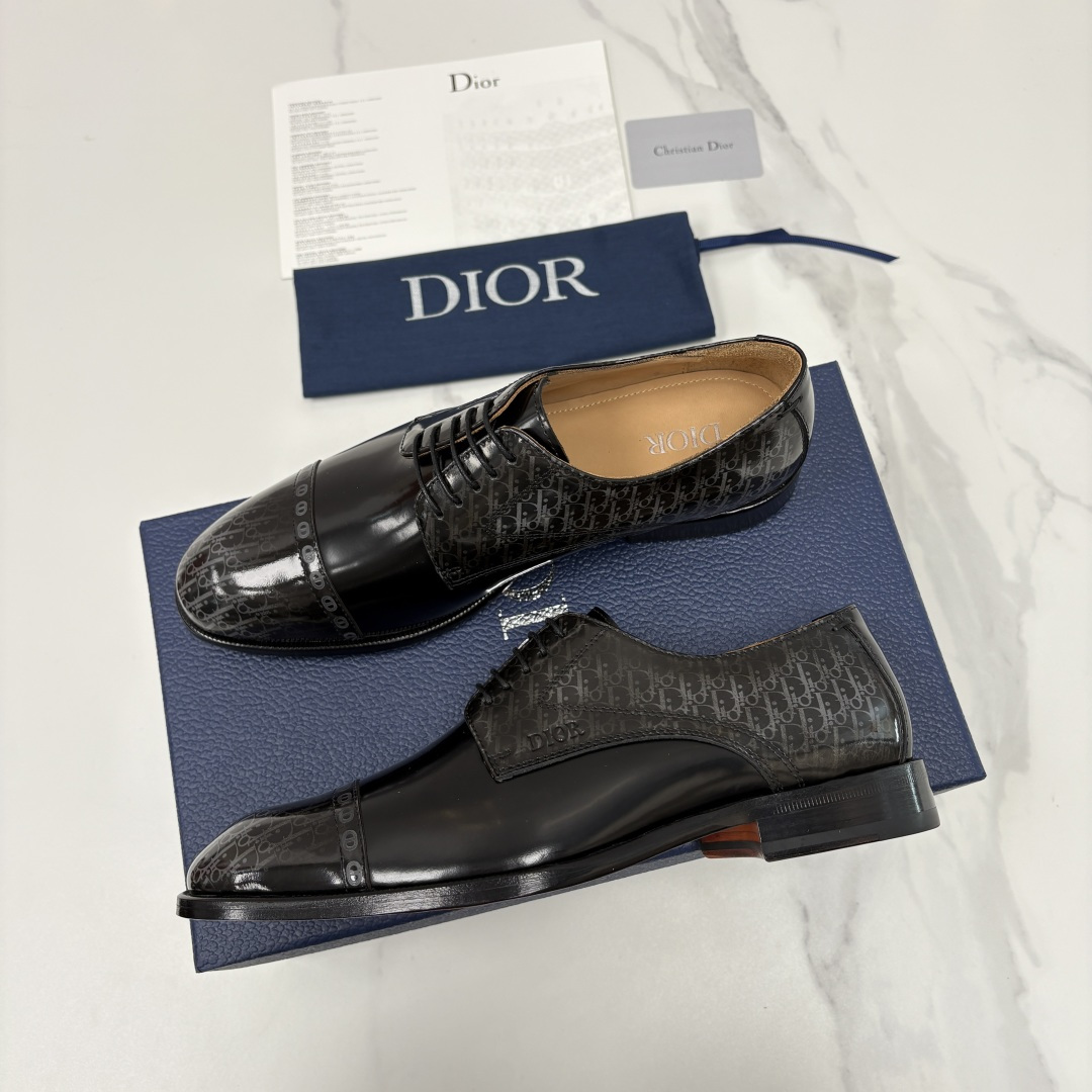 💋💍CD新品 迪～奥 最新款男士正装鞋皮鞋，官方12,500 这款DIOR男士正装皮鞋是奢华质感与绅士格
