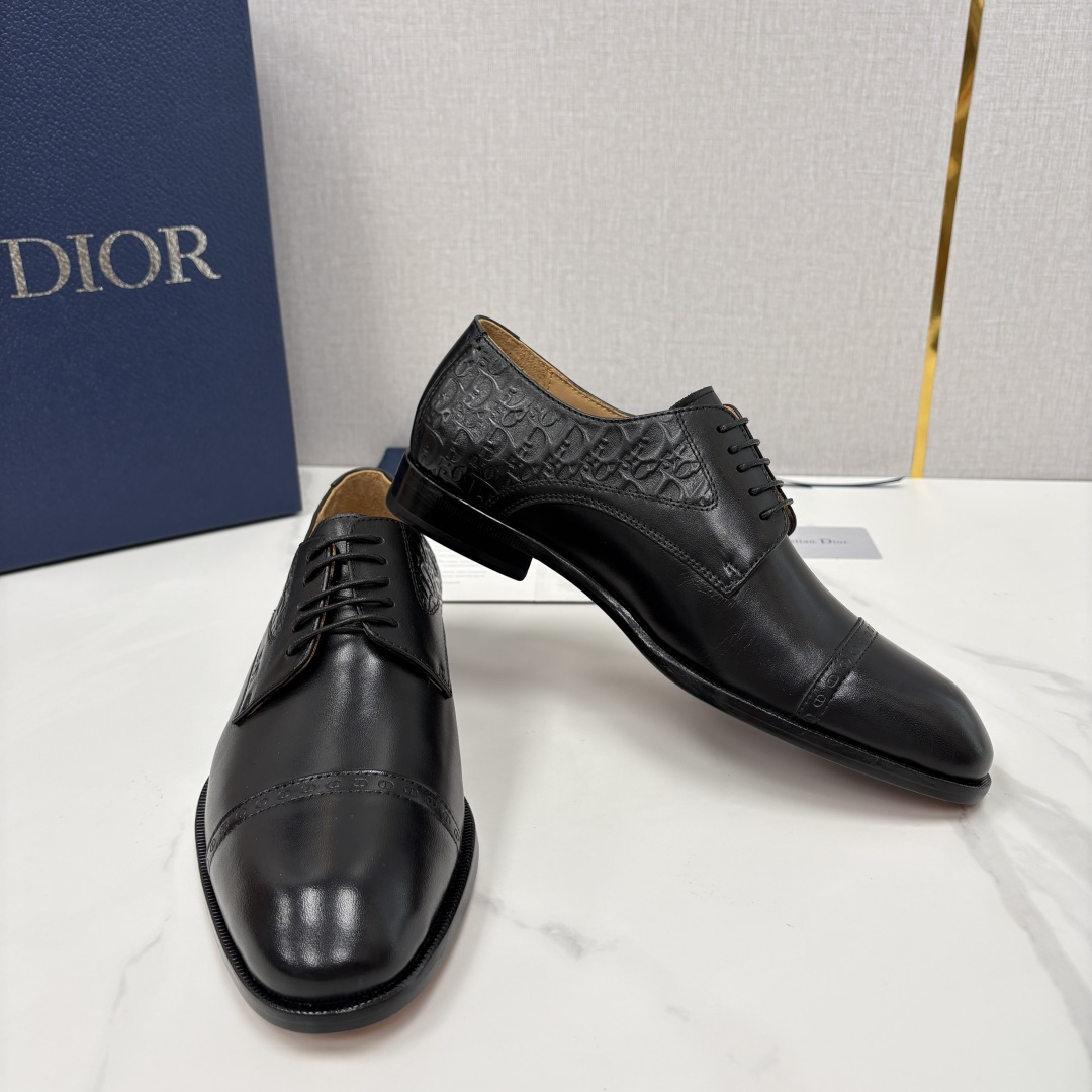 💋💍CD新品 迪～奥 最新款男士正装鞋皮鞋，官方12,500 这款DIOR男士正装皮鞋是奢华质感与绅士格