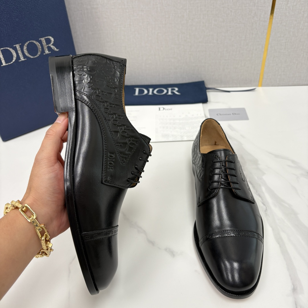 💋💍CD新品 迪～奥 最新款男士正装鞋皮鞋，官方12,500 这款DIOR男士正装皮鞋是奢华质感与绅士格
