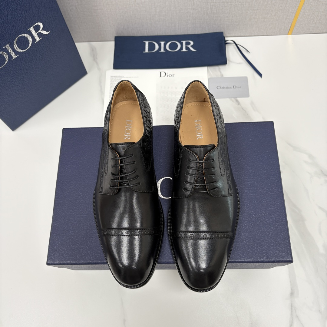 💋💍CD新品 迪～奥 最新款男士正装鞋皮鞋，官方12,500 这款DIOR男士正装皮鞋是奢华质感与绅士格