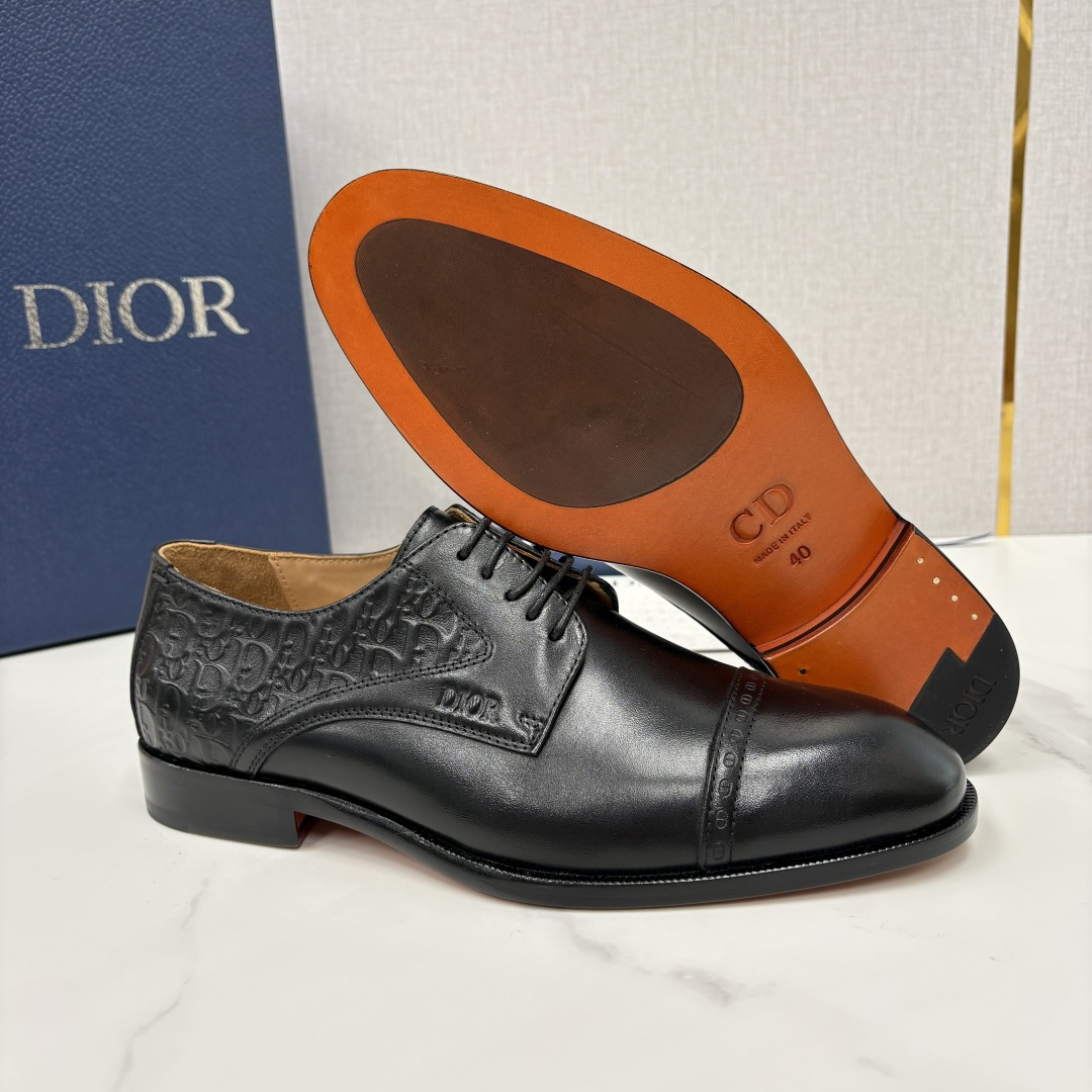 💋💍CD新品 迪～奥 最新款男士正装鞋皮鞋，官方12,500 这款DIOR男士正装皮鞋是奢华质感与绅士格