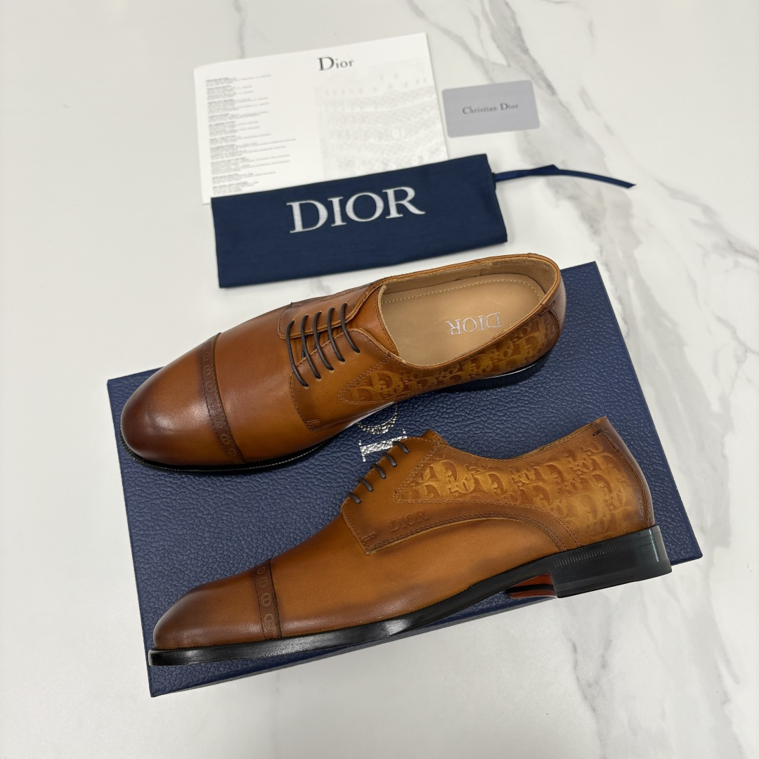 💋💍CD新品 迪～奥 最新款男士正装鞋皮鞋，官方12,500 这款DIOR男士正装皮鞋是奢华质感与绅士格