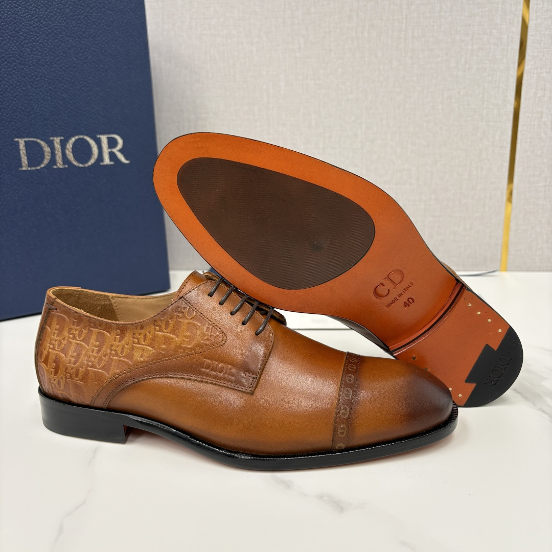 💋💍CD新品 迪～奥 最新款男士正装鞋皮鞋，官方12,500 这款DIOR男士正装皮鞋是奢华质感与绅士格