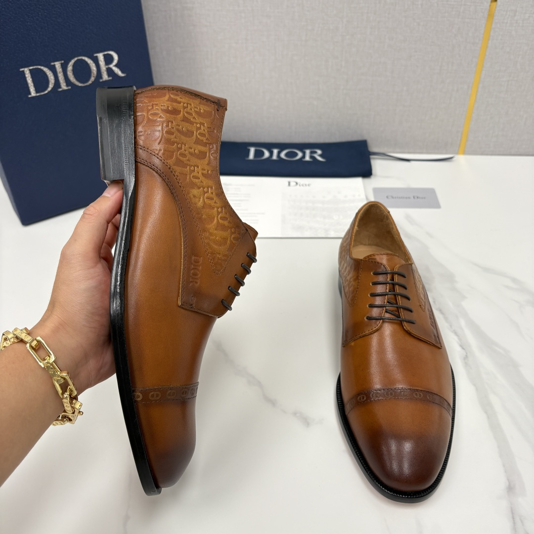 💋💍CD新品 迪～奥 最新款男士正装鞋皮鞋，官方12,500 这款DIOR男士正装皮鞋是奢华质感与绅士格