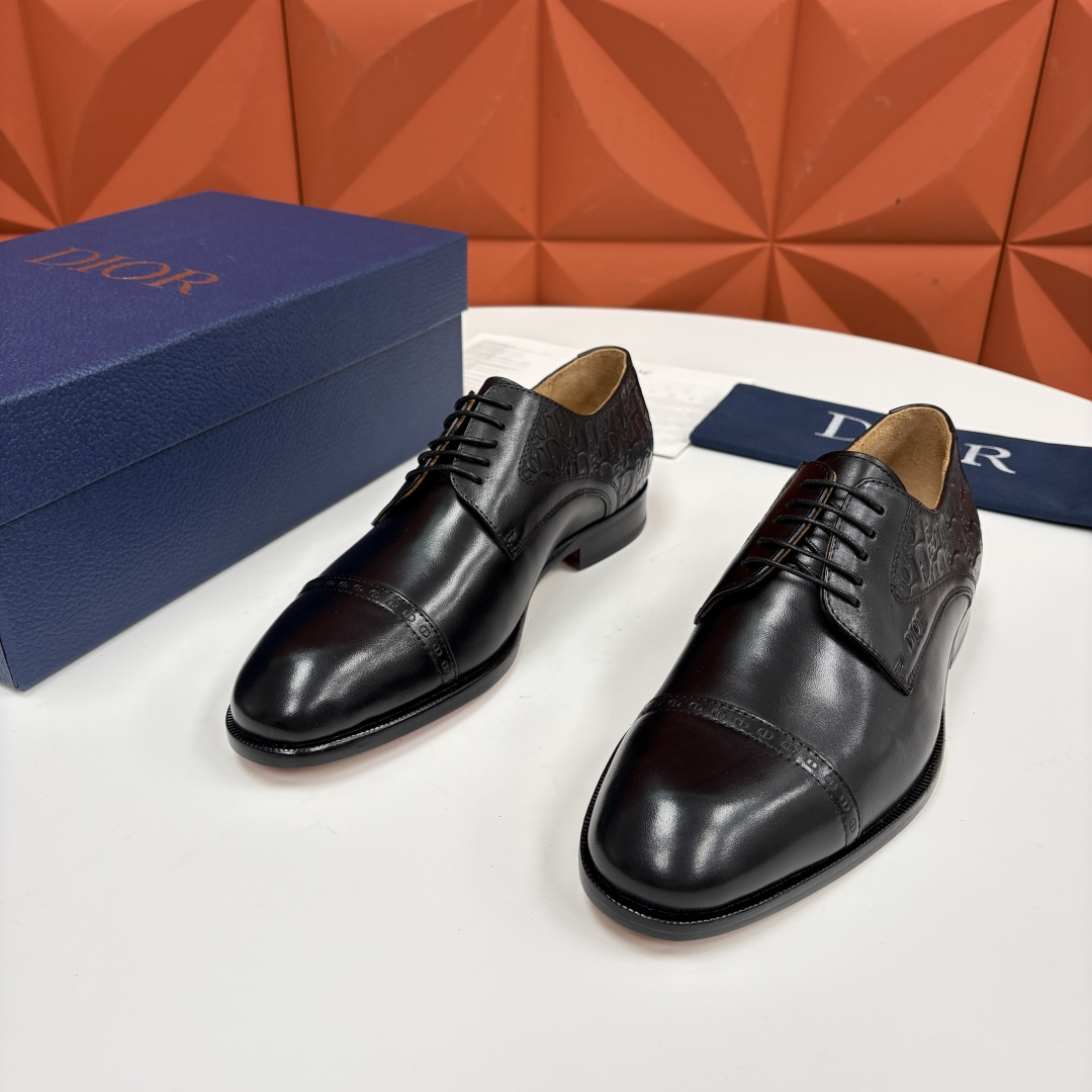 💋💍CD新品 迪～奥 最新款男士正装鞋皮鞋，官方12,500 这款DIOR男士正装皮鞋是奢华质感与绅士格