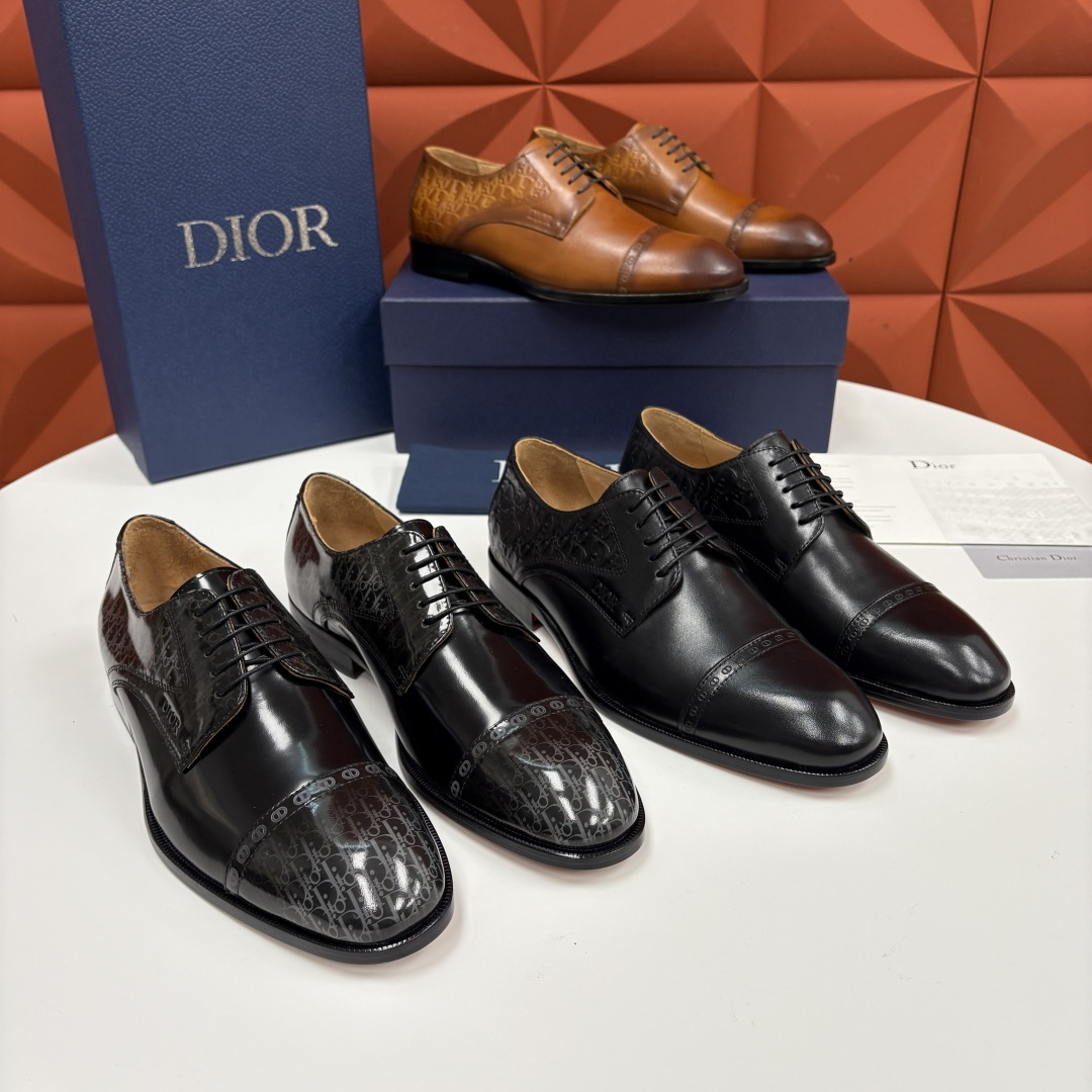💋💍CD新品 迪～奥 最新款男士正装鞋皮鞋，官方12,500 这款DIOR男士正装皮鞋是奢华质感与绅士格