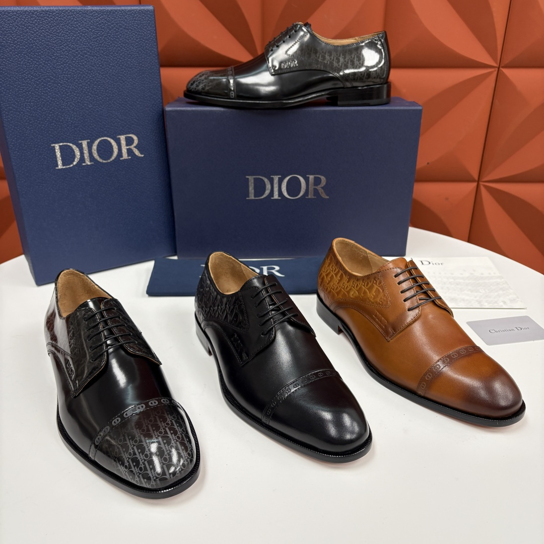 💋💍CD新品 迪～奥 最新款男士正装鞋皮鞋，官方12,500 这款DIOR男士正装皮鞋是奢华质感与绅士格