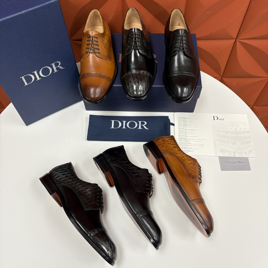 💋💍CD新品 迪～奥 最新款男士正装鞋皮鞋，官方12,500 这款DIOR男士正装皮鞋是奢华质感与绅士格