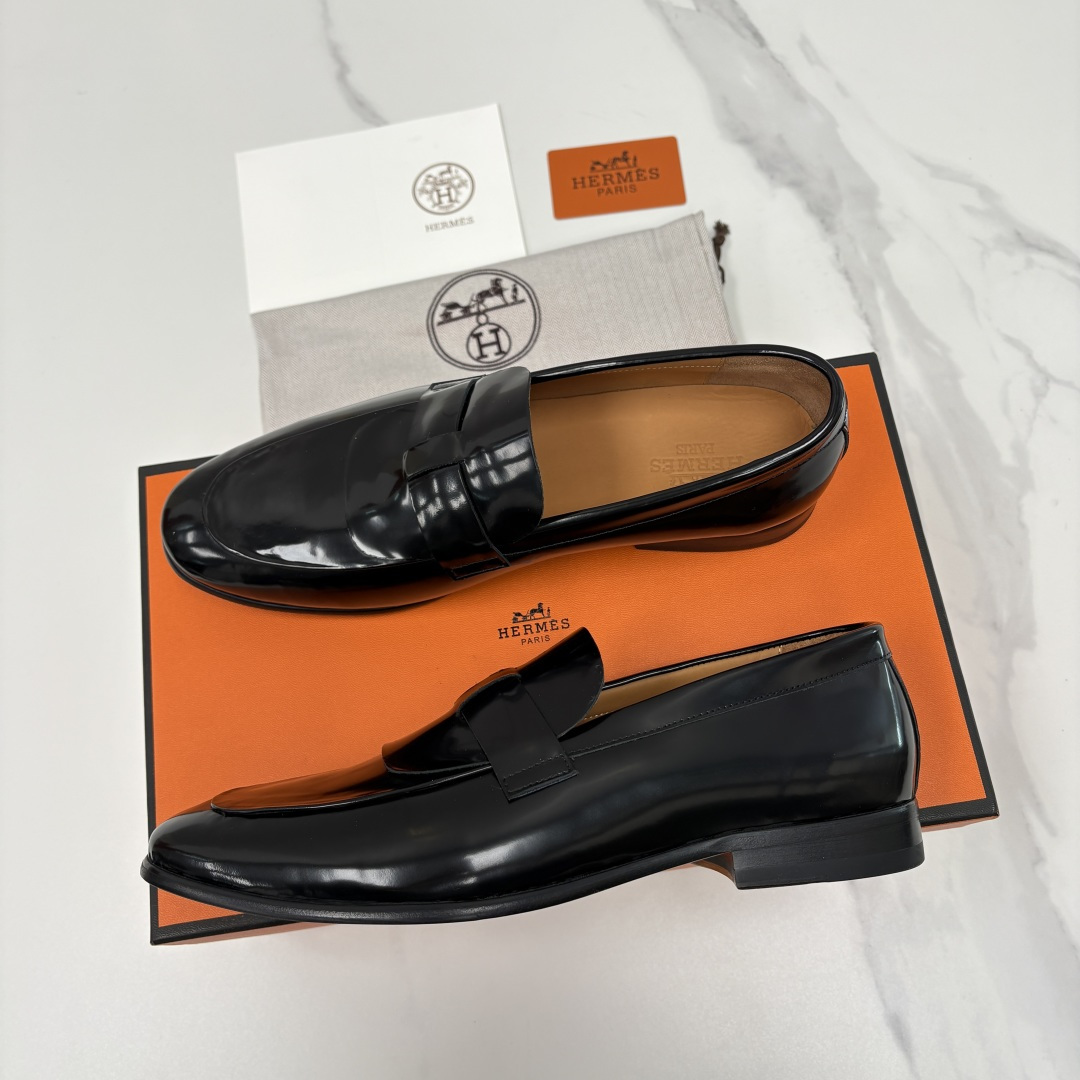 💋💍 H家 爱马-仕 新品男士乐福鞋皮鞋 官方 10,300 这双男士便士乐福鞋是品牌经典鞋型的标杆之作