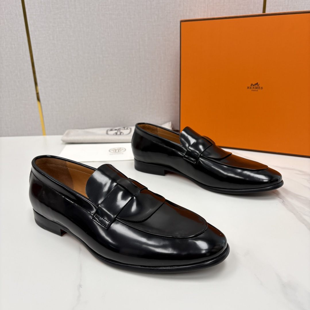 💋💍 H家 爱马-仕 新品男士乐福鞋皮鞋 官方 10,300 这双男士便士乐福鞋是品牌经典鞋型的标杆之作