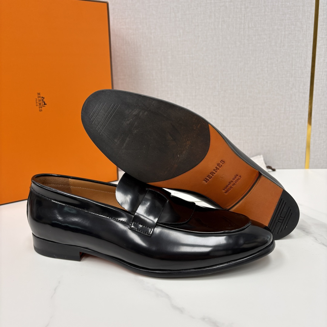 💋💍 H家 爱马-仕 新品男士乐福鞋皮鞋 官方 10,300 这双男士便士乐福鞋是品牌经典鞋型的标杆之作