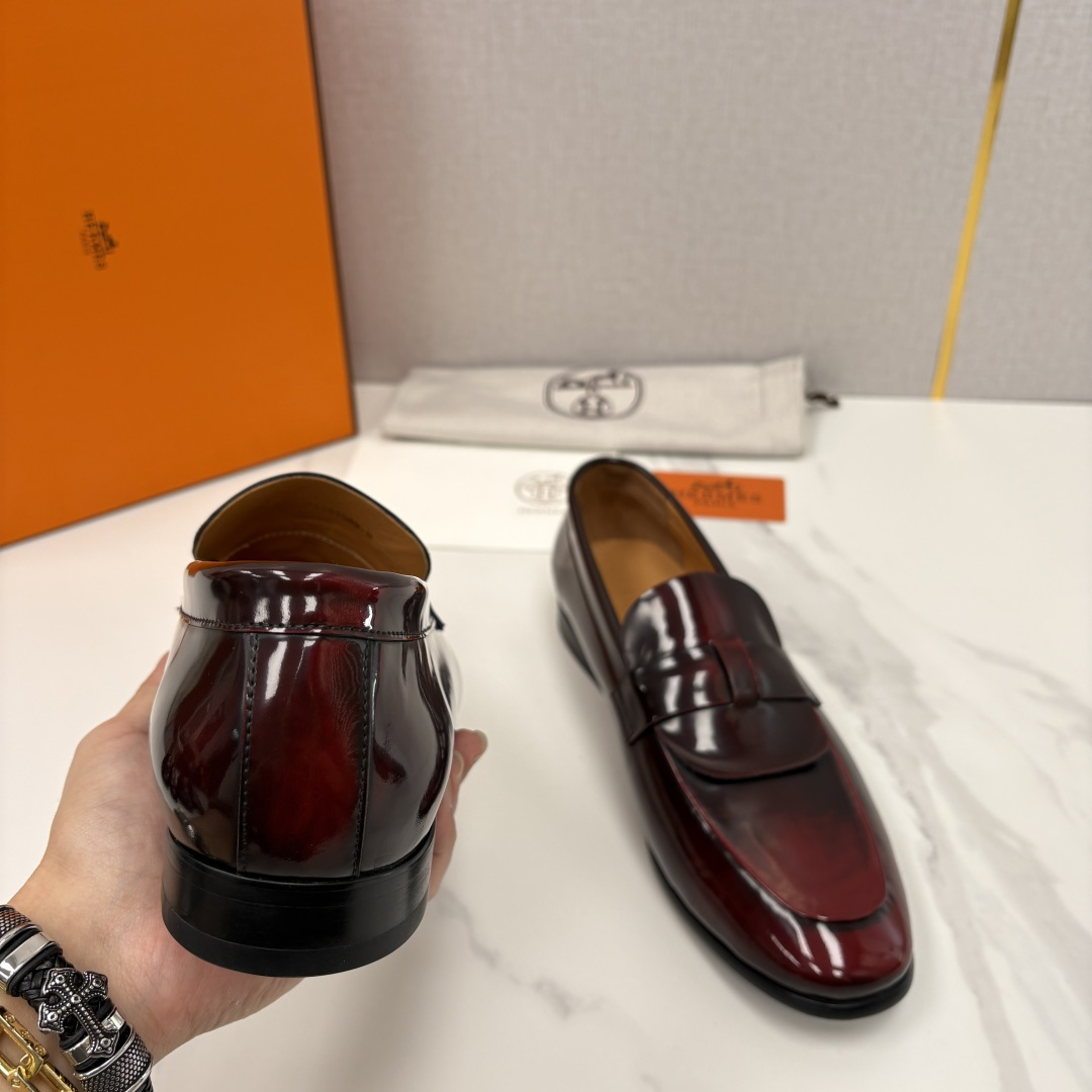 💋💍 H家 爱马-仕 新品男士乐福鞋皮鞋 官方 10,300 这双男士便士乐福鞋是品牌经典鞋型的标杆之作