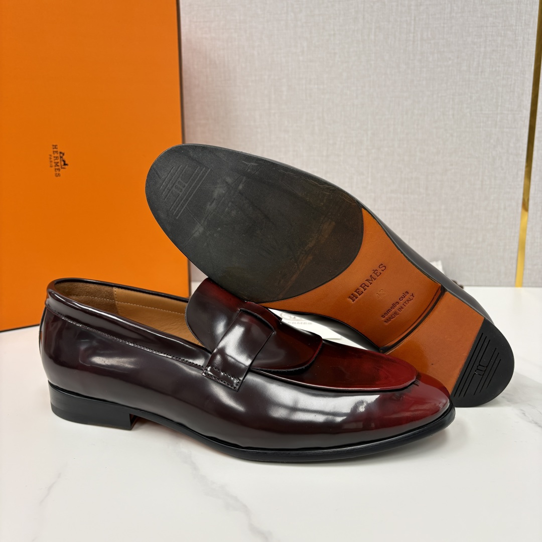 💋💍 H家 爱马-仕 新品男士乐福鞋皮鞋 官方 10,300 这双男士便士乐福鞋是品牌经典鞋型的标杆之作