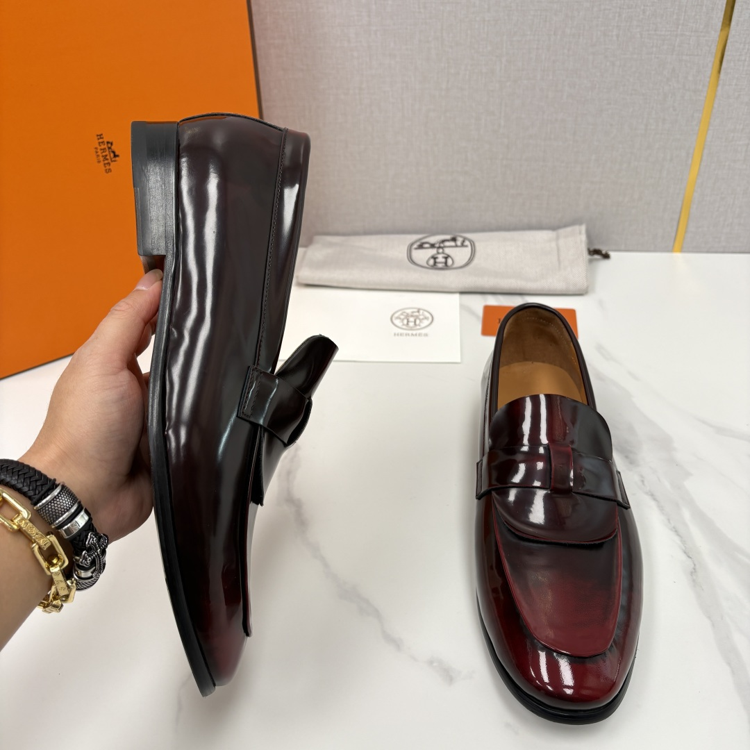 💋💍 H家 爱马-仕 新品男士乐福鞋皮鞋 官方 10,300 这双男士便士乐福鞋是品牌经典鞋型的标杆之作